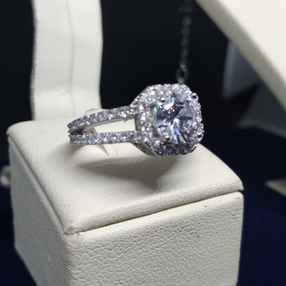 SALE!! Simulated Diamond Jewelry Set - Picture 2 of 4